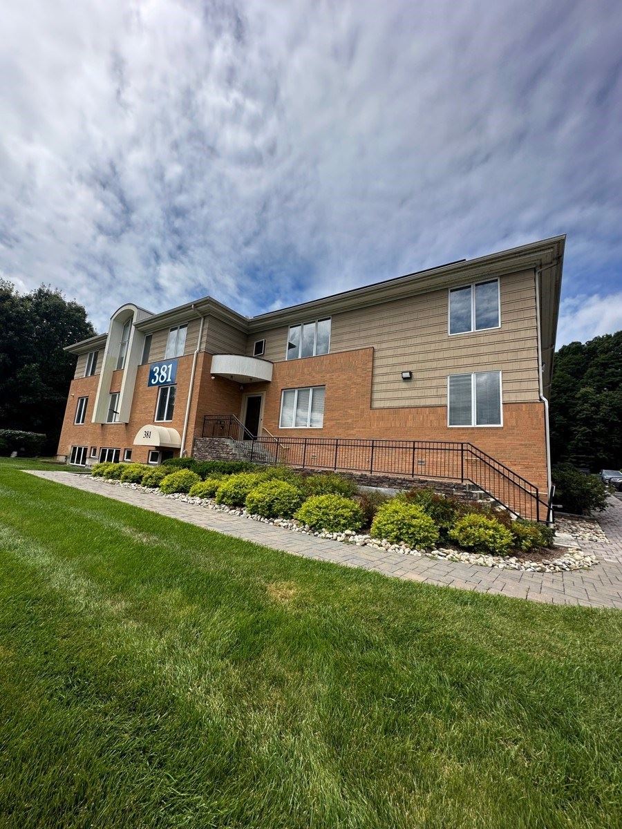 381 Hopmeadow St_pic 5