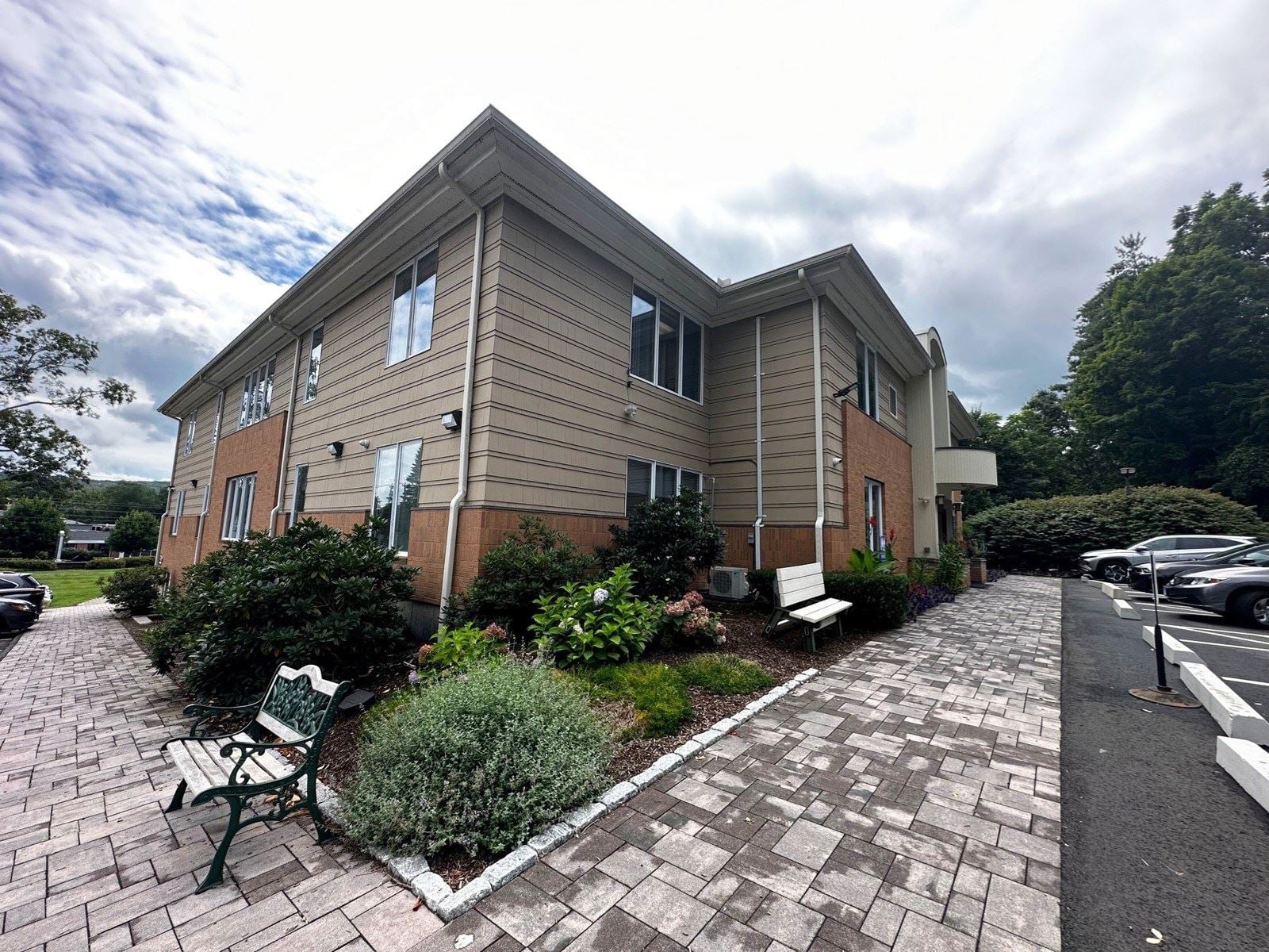 381 Hopmeadow St_pic 3