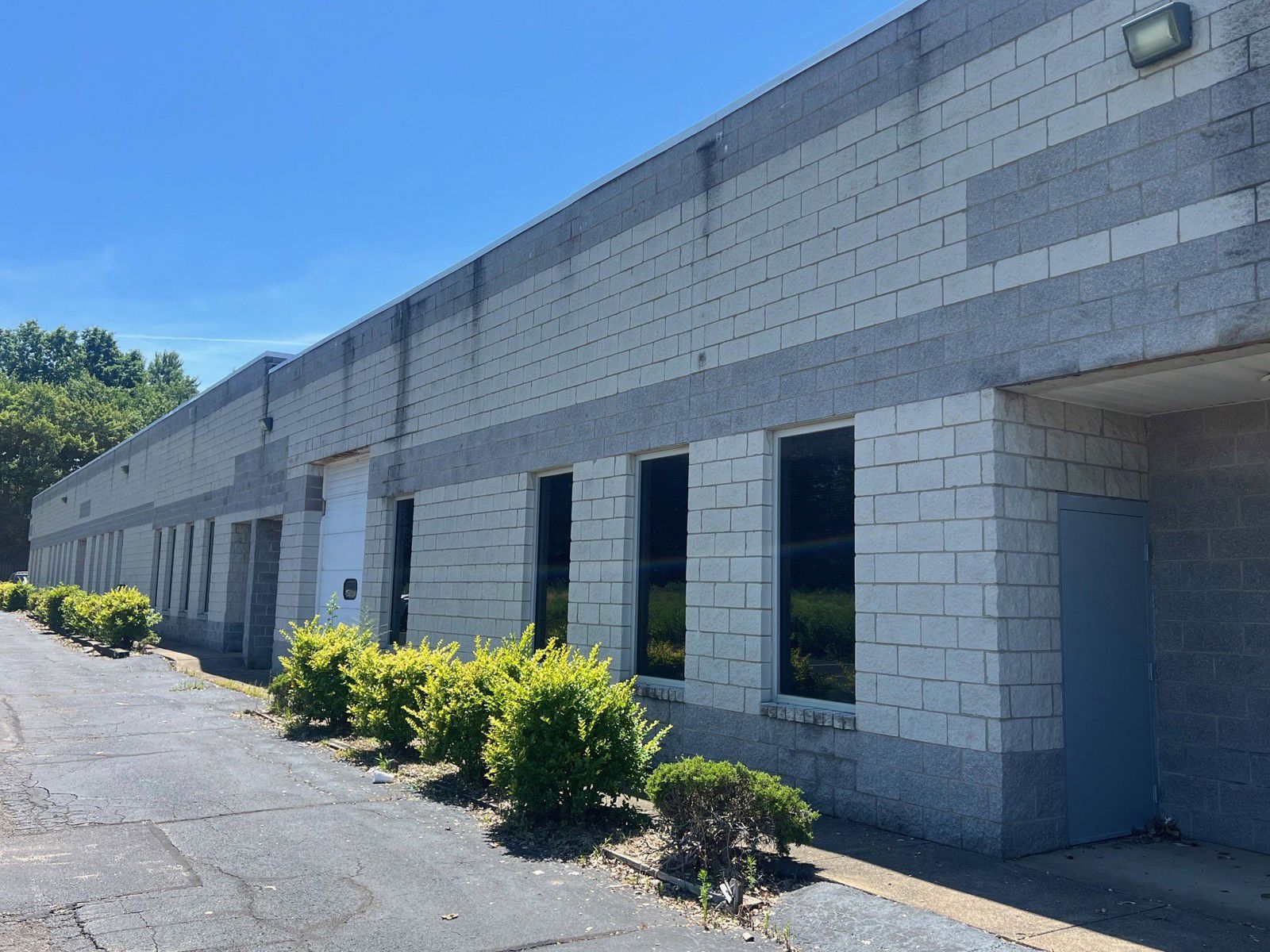 FLEX SPACE MULTIPLE UNITS AVAILABLE 14600 Industrial Avenue South - Image 2
