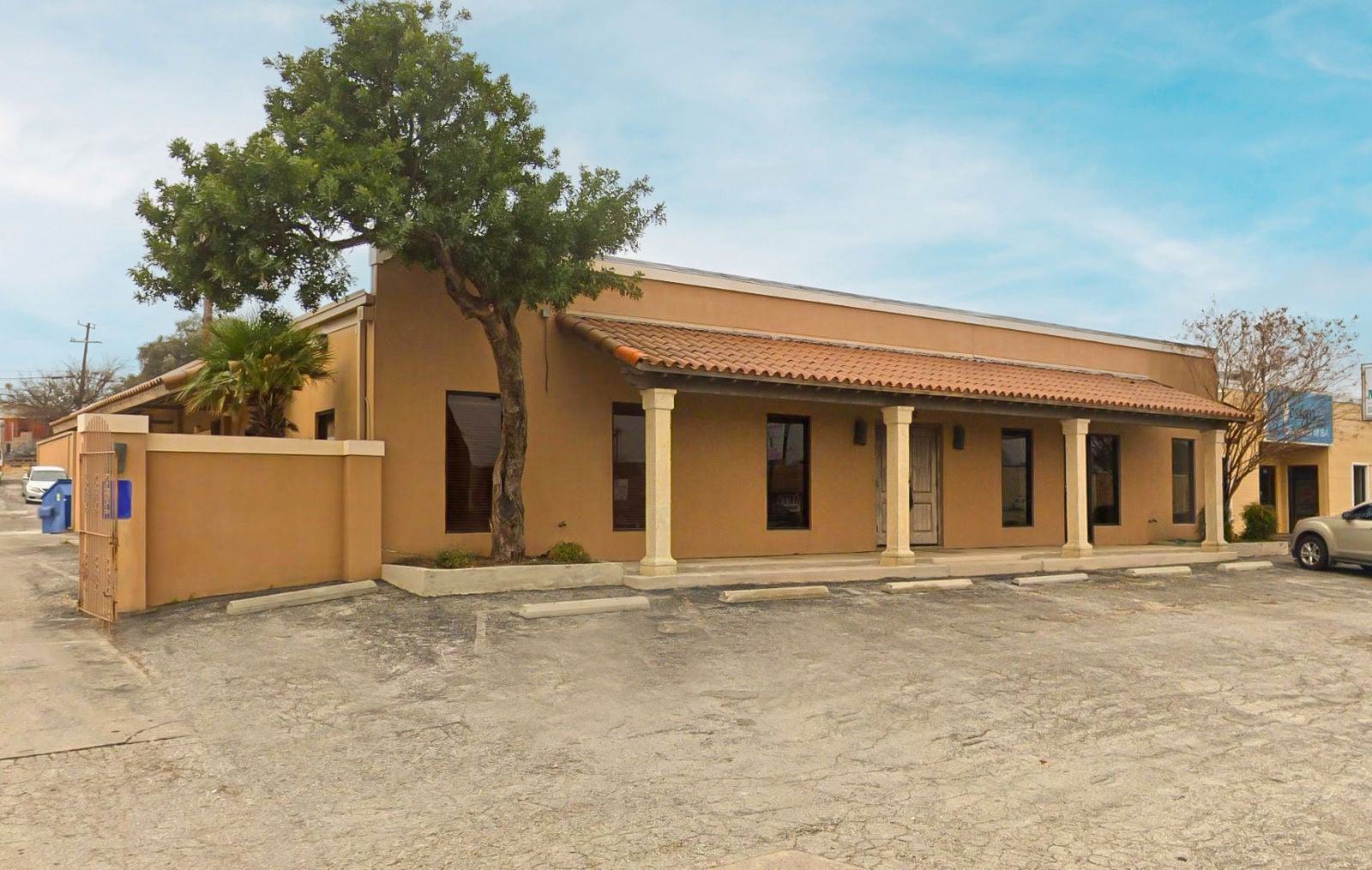 IMG 03 - 318 W Nakoma.JPG