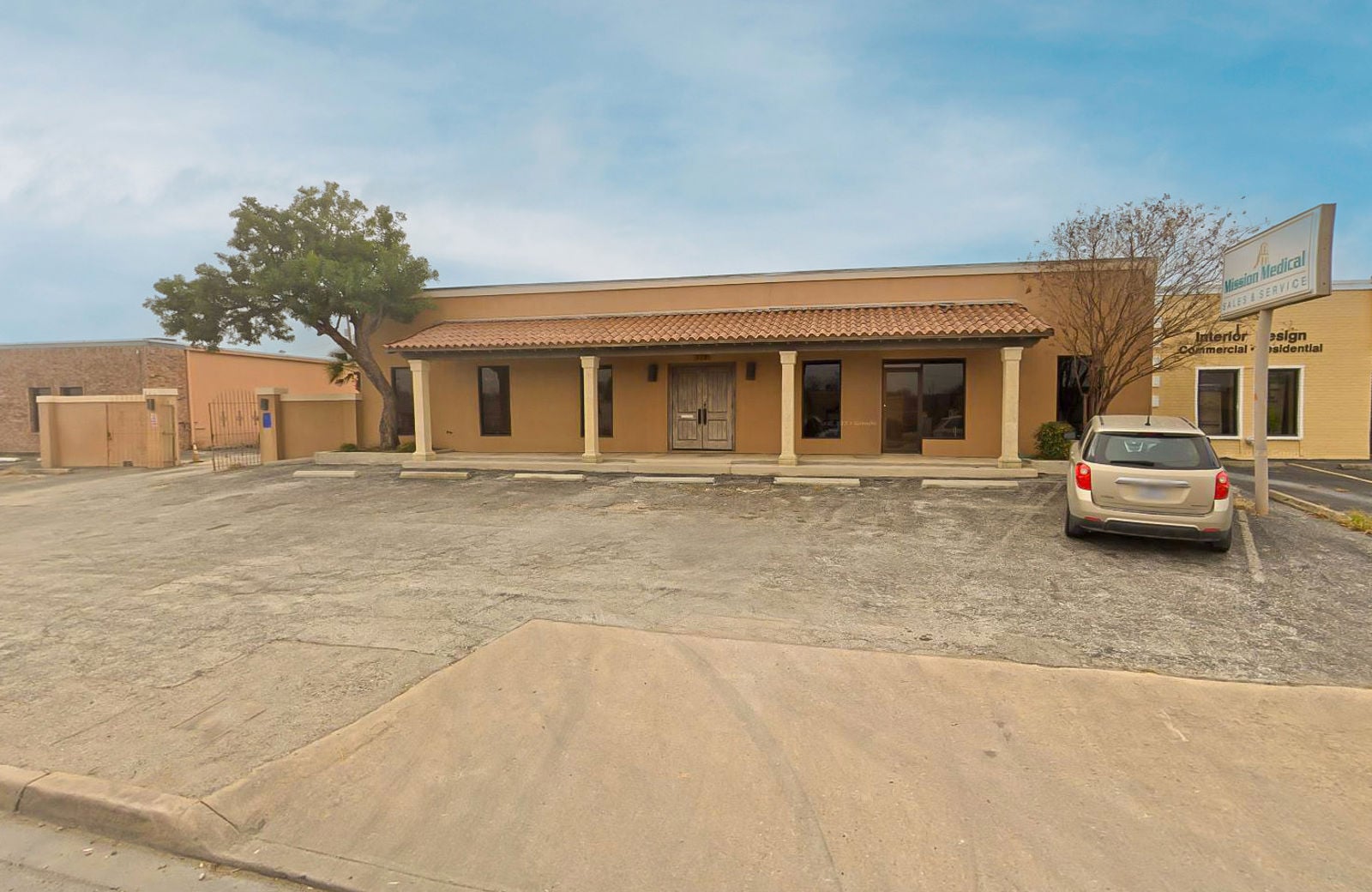 IMG 01 - 318 W Nakoma.JPG