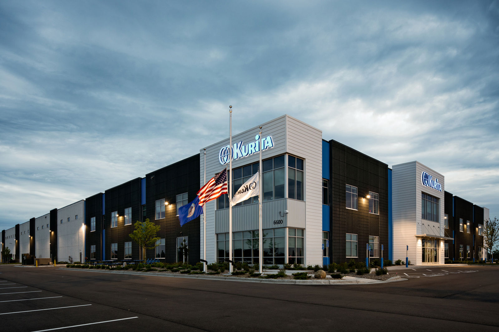 Kurita_Exterior_Corner-Flags-Signage