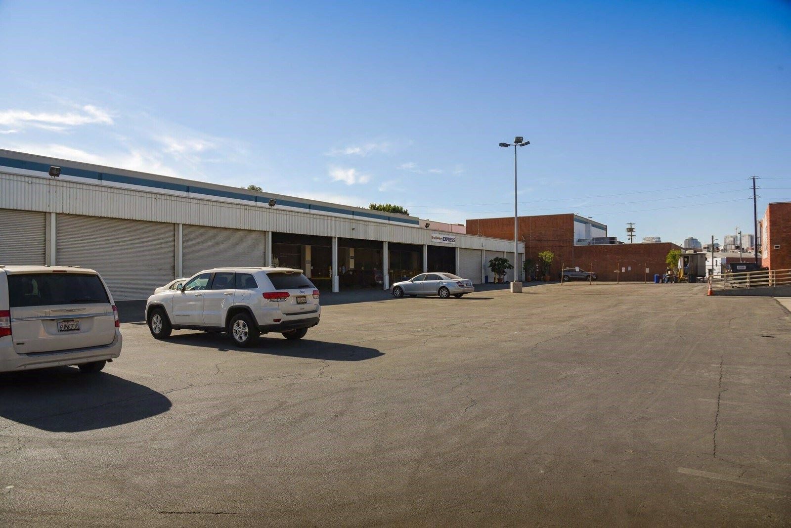 500 South Central Avenue - Image 2