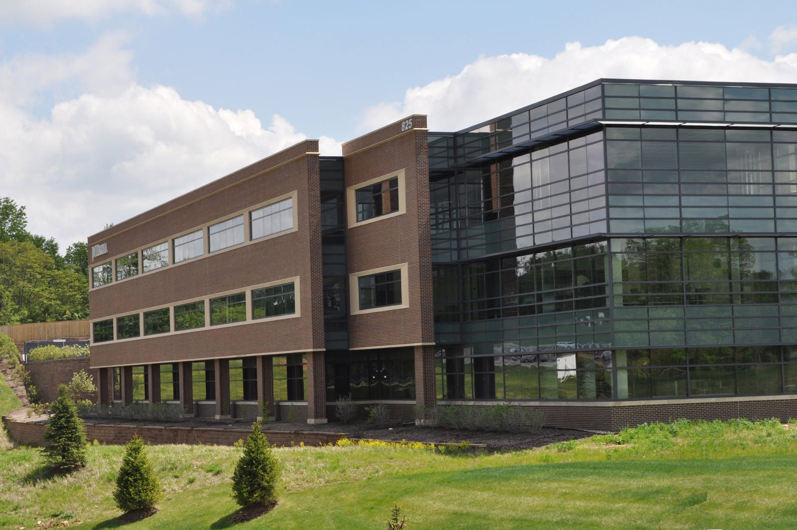 825 Maryville  Centre Drive 1.JPG