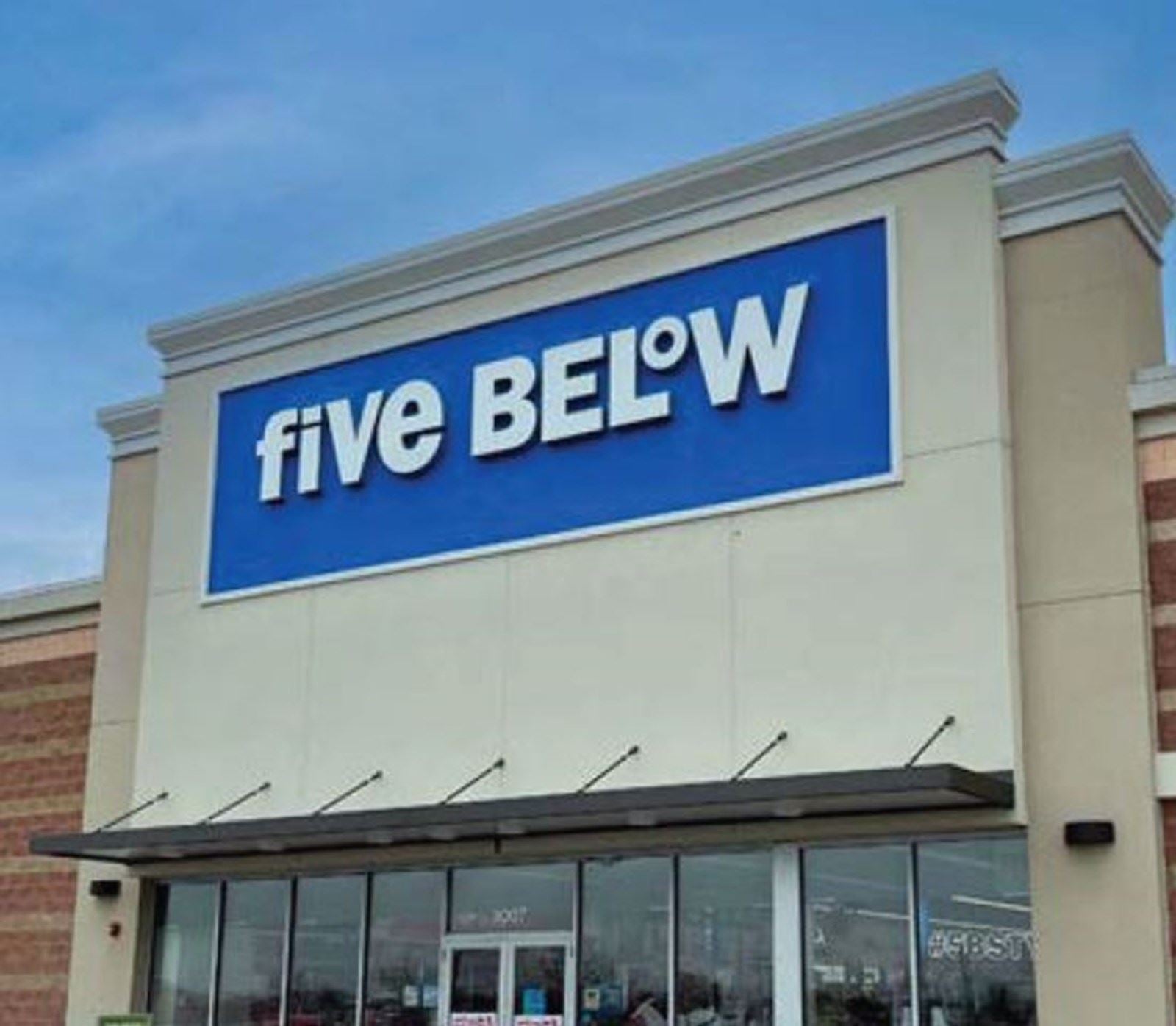 Machesney Crossing Five Below.JPG