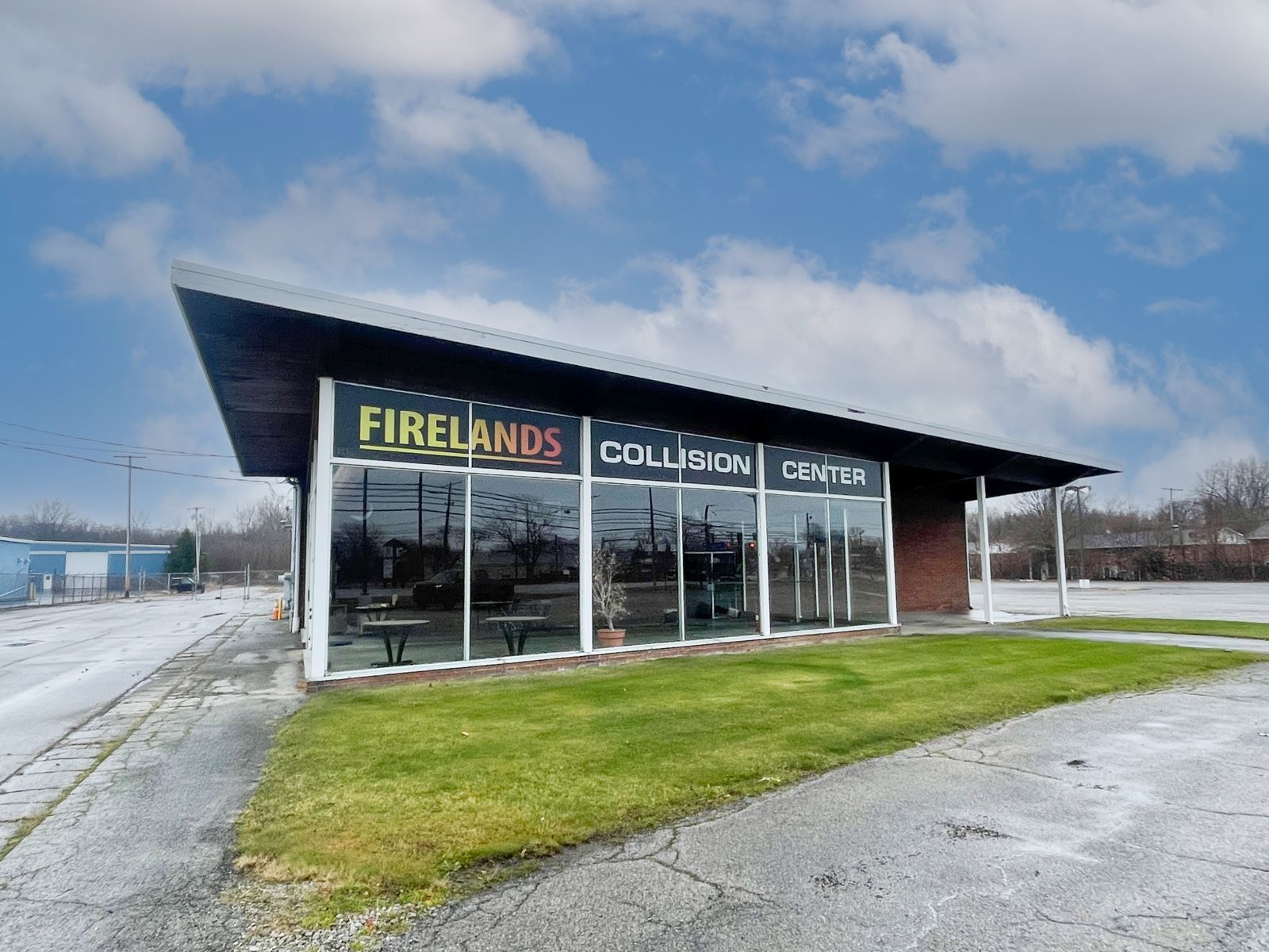 Exterior - Front Building - 4545 Liberty Ave, Vermilion