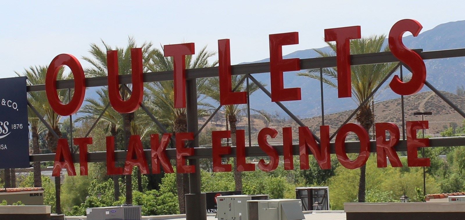 Outlet Freeway marquee.JPG