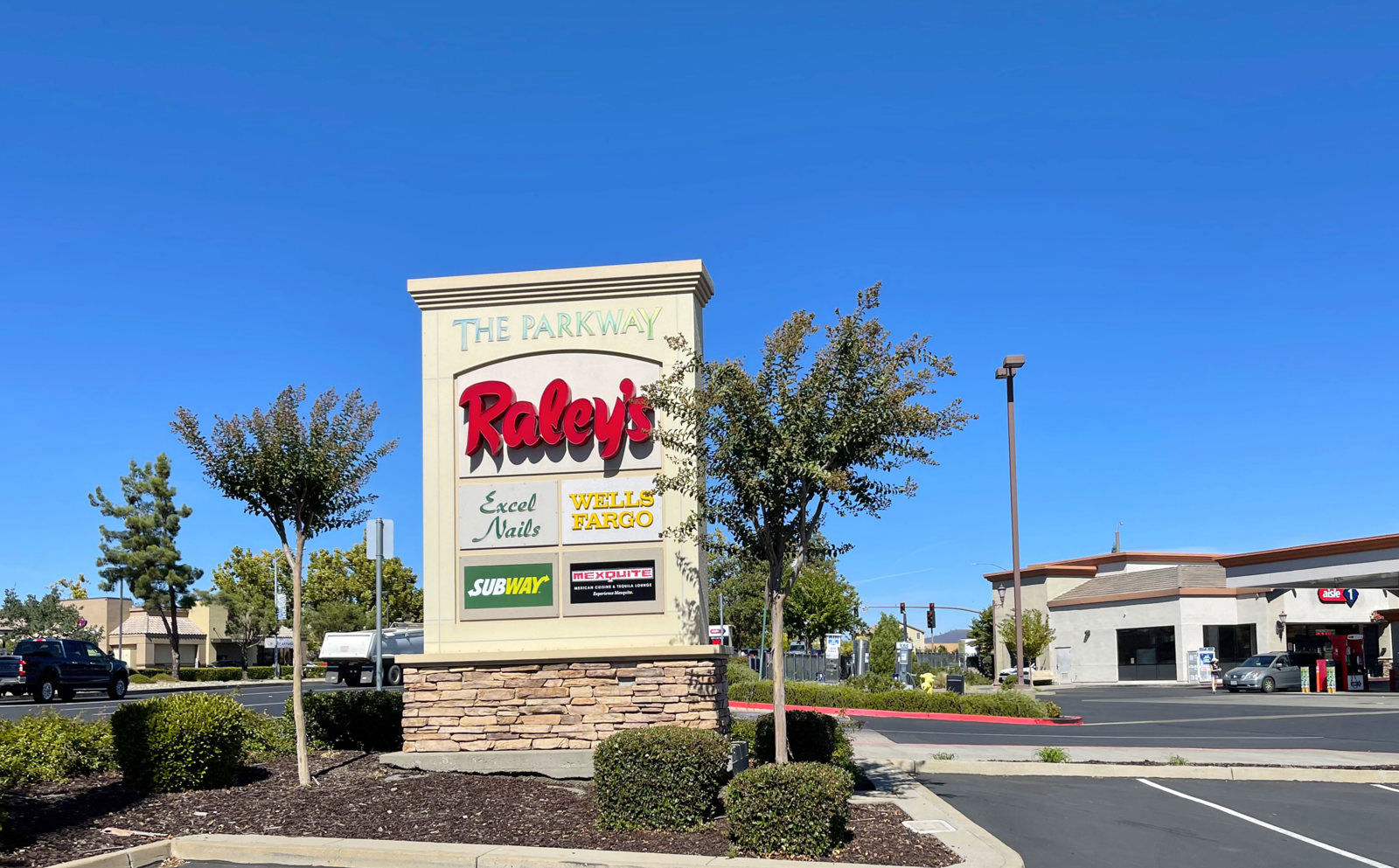 Raley's at the Parkway