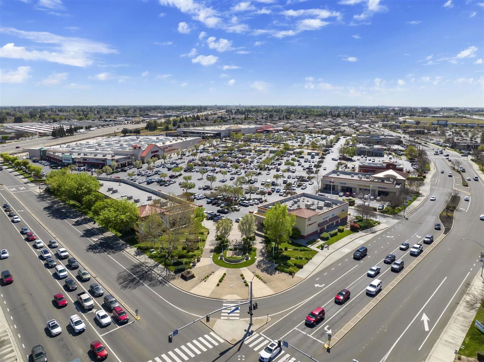 Monte Vista Crossings, Turlock