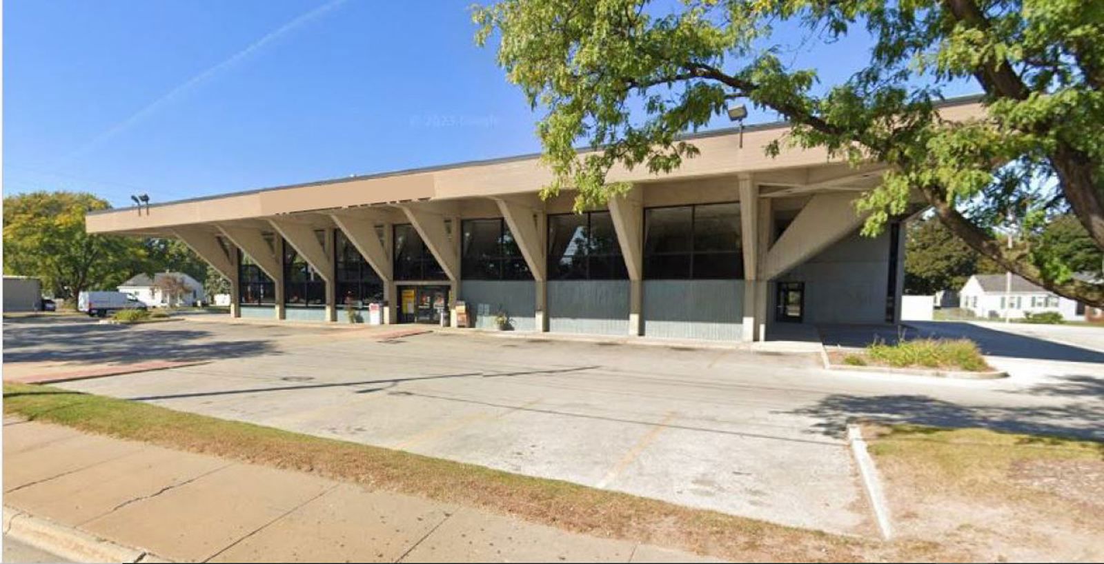 Exterior photo EDITED - 1819 University Ave.JPG