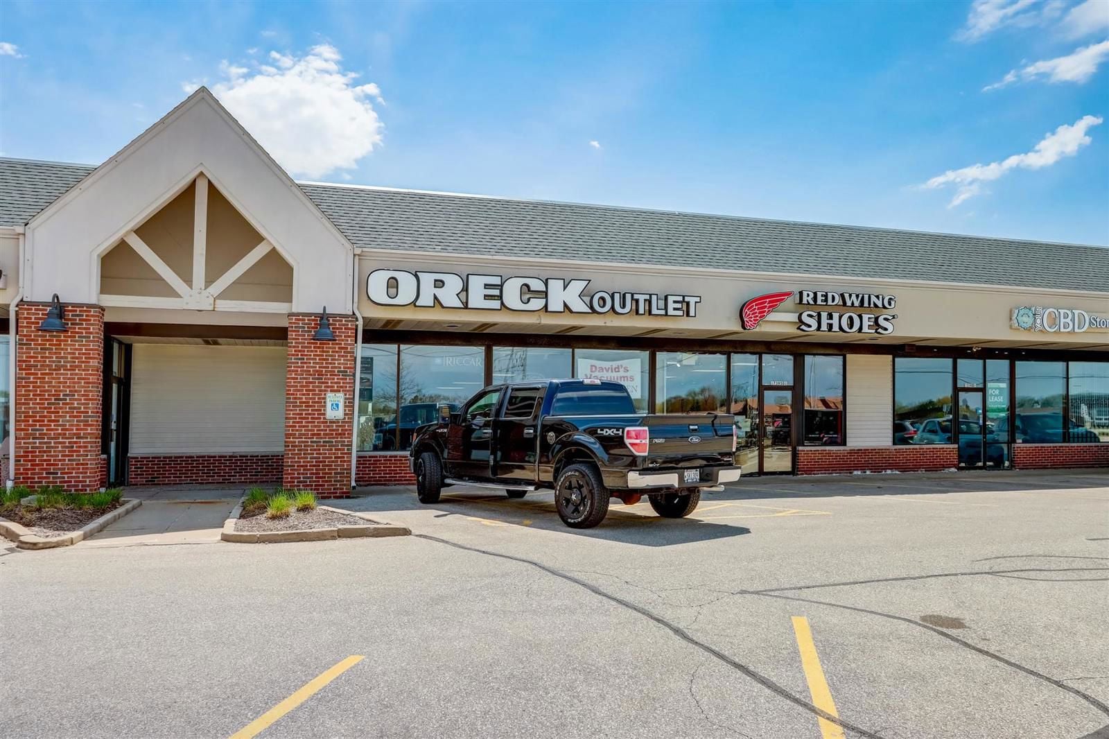 24-W Bluemound Rd-024