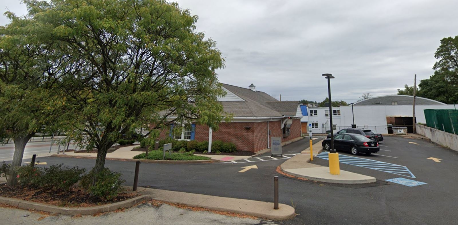 Building - Drive Thru - Parking