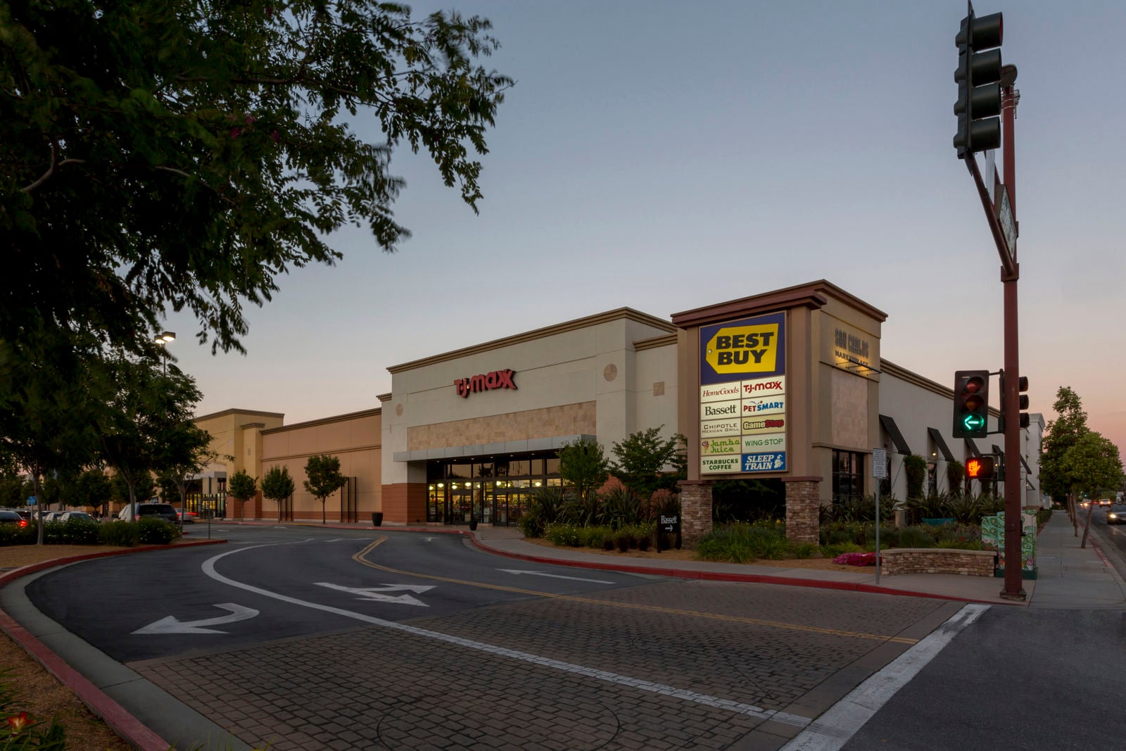 San-Carlos-Marketplace 80071_Pylon-Sign-8