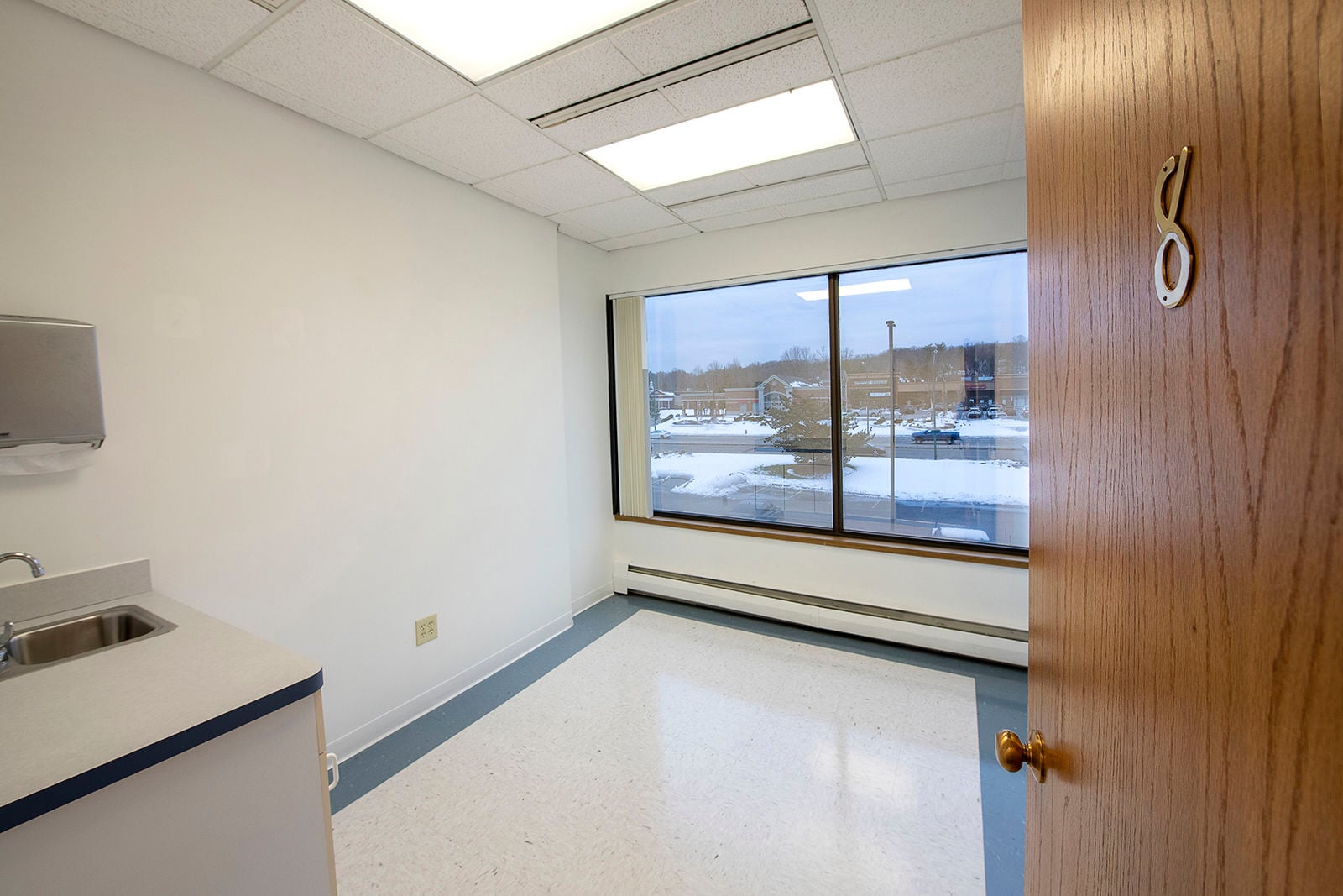 Suite 260_Representative Exam Room_DSC_8462