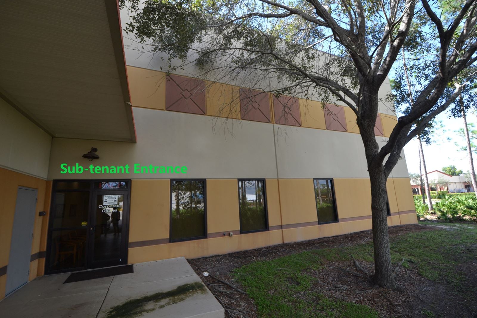 Subtenant entrance