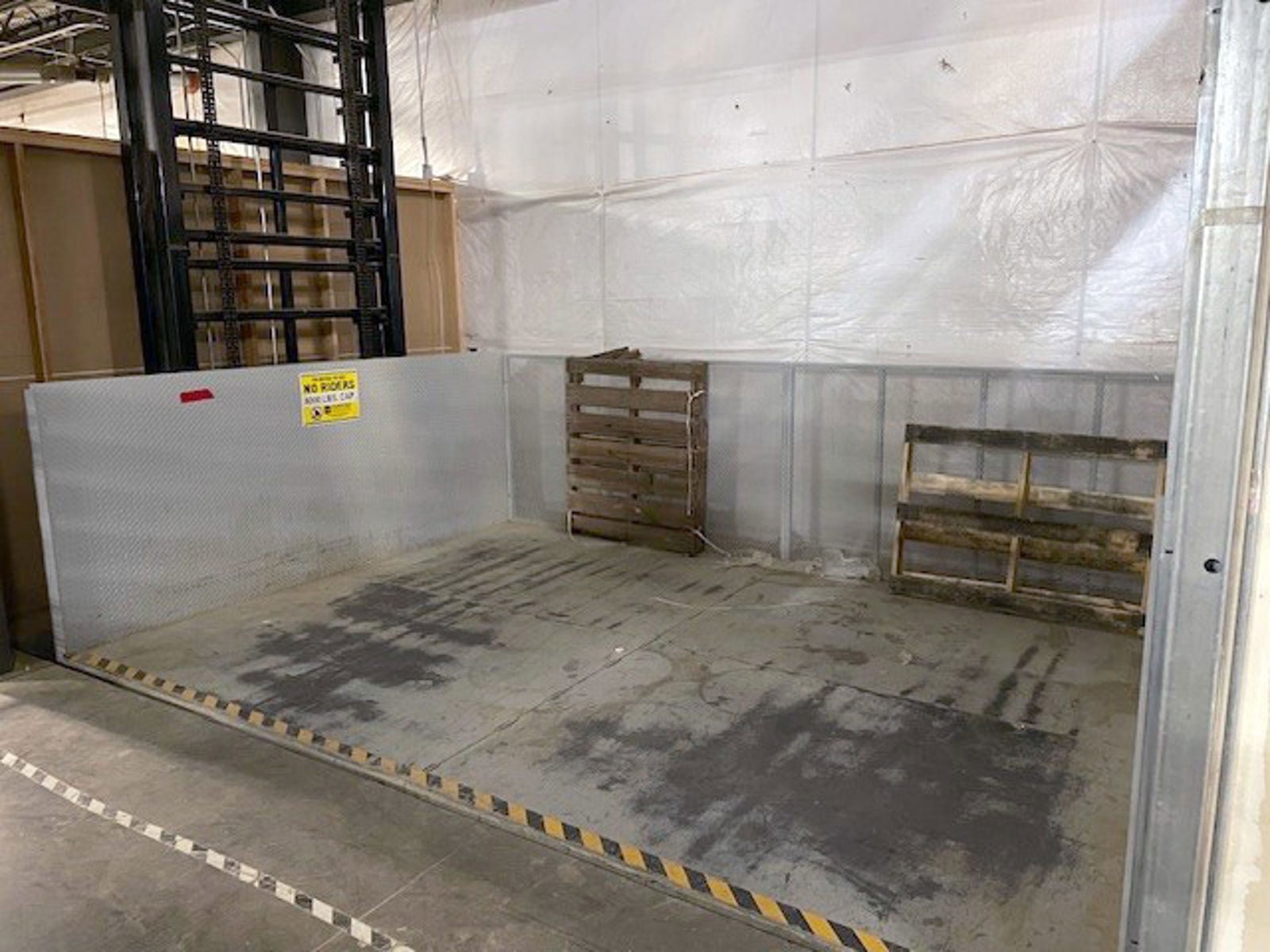 Freight Elevator_
