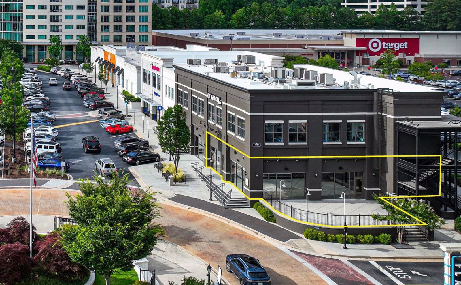 Picture exterior of the space 5,100 sf.JPG