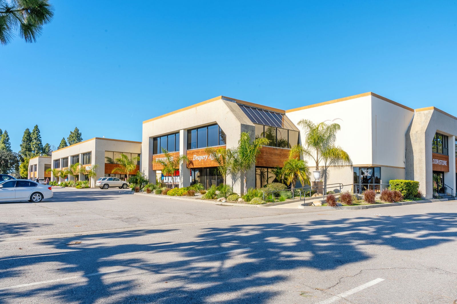 DSC02350-land right front corner-edit