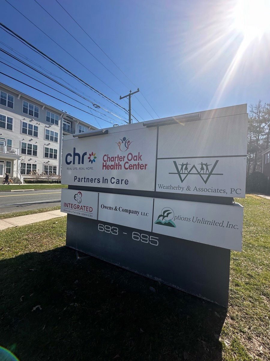 693 Bloomfield Ave_pic_Pylon Sign