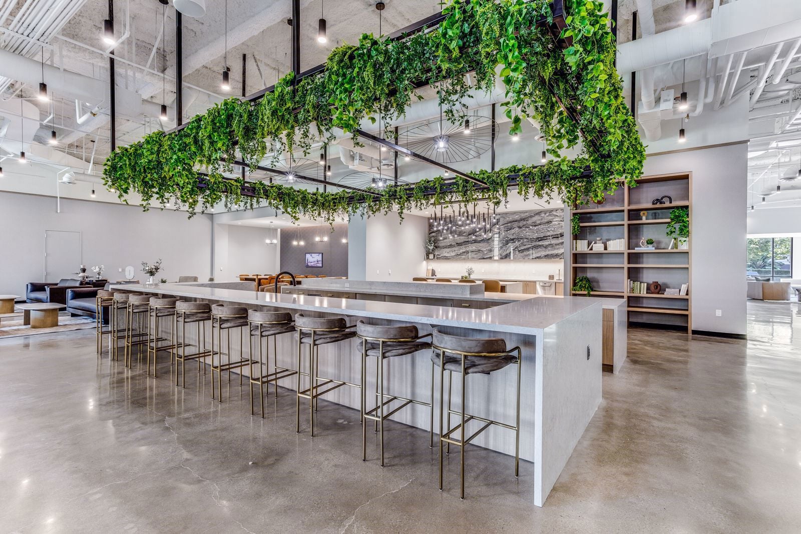 Wilshire Courtyard 5700 - 5750 Wilshire Boulevard - Image 2