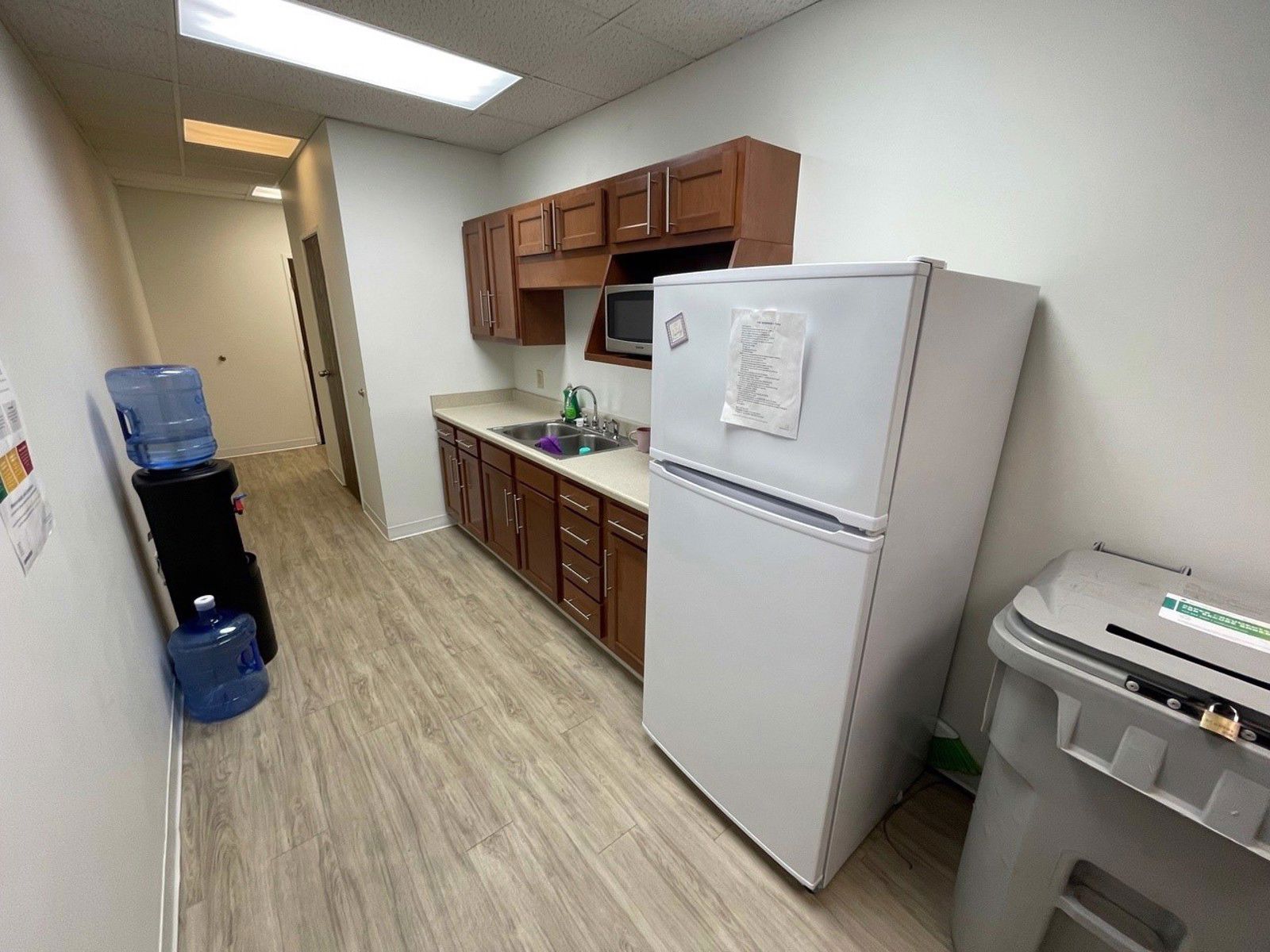 Suite B- Kitchenette