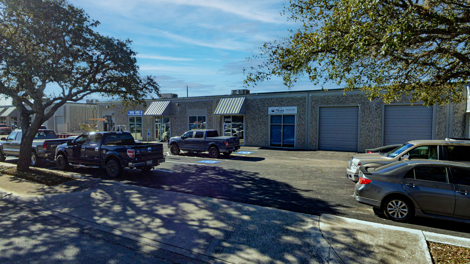 IMG 01 - 2442 Brockton