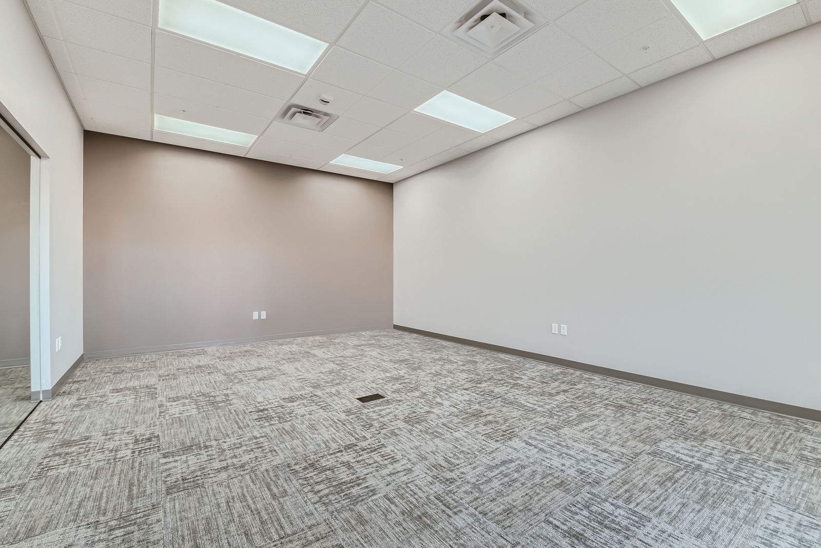 22250 E I76 Frontage Road-print-021-019-Conference Area-3600x2400-300dpi