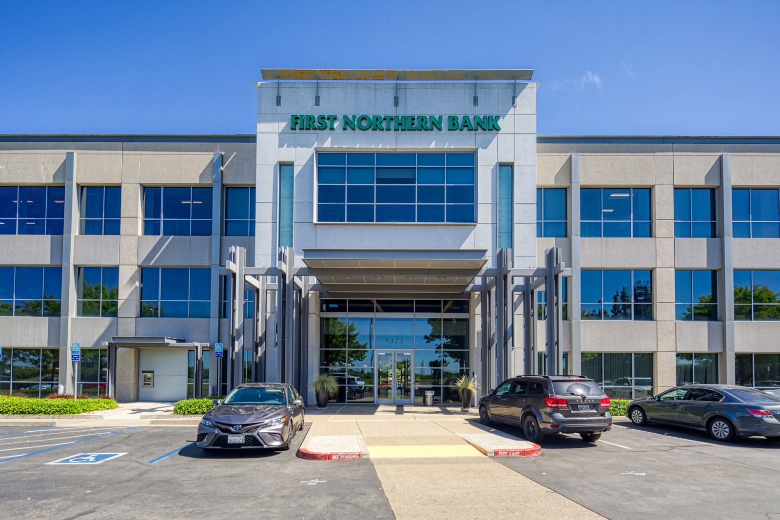 Exterior_5D44520_HDR