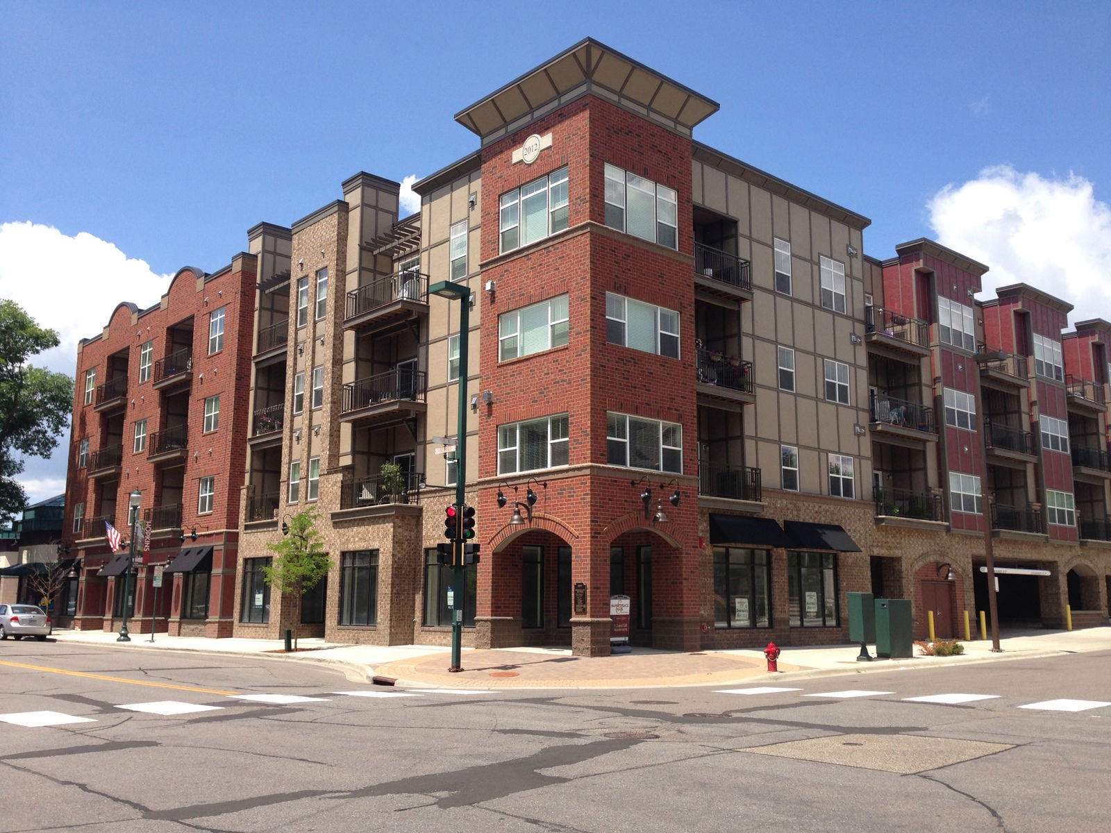 Market Place and Main Apartments in Hopkins, MN (7)