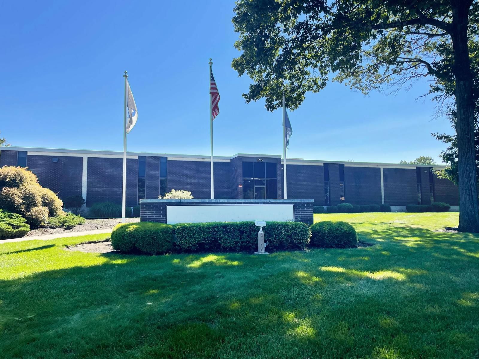 25-Eastmans-Photo_Removed-letter-from-sign