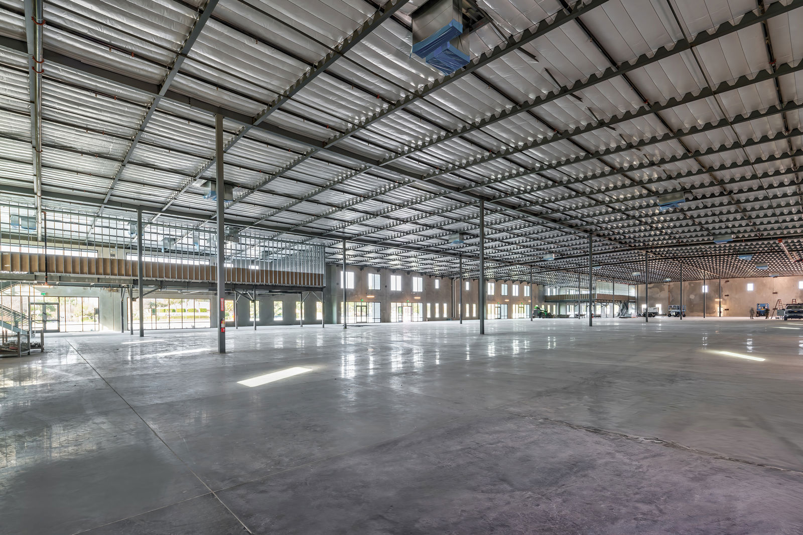 AZ AVe Logistics Interior - 01