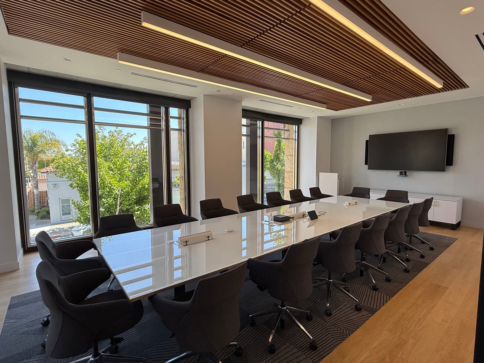 550 High St - Conference Room.JPG