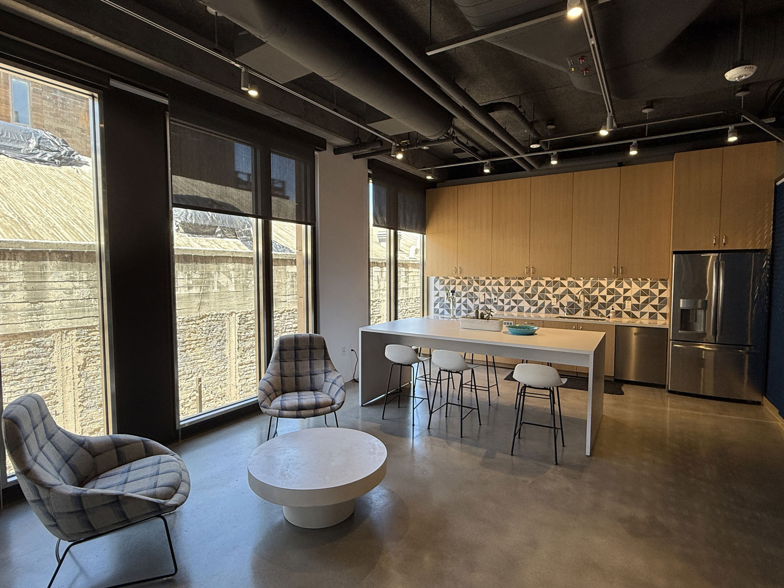 550 High St - Cafe.JPG