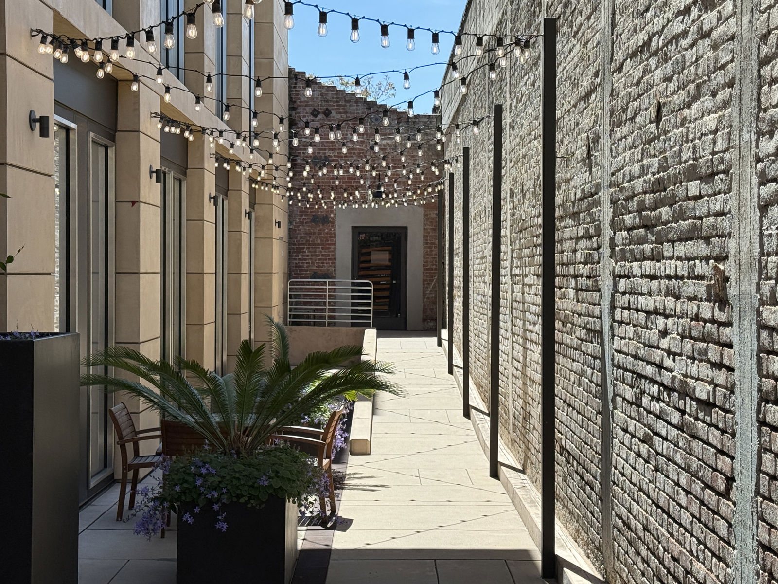 550 High St - Walkway.JPG