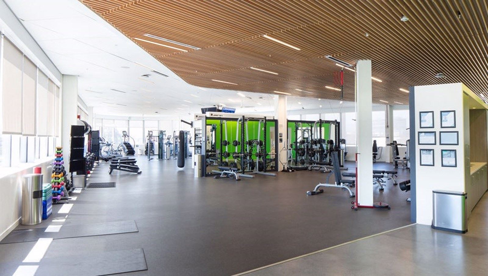 300 & 500 Lincoln Centre Drive - Image 13