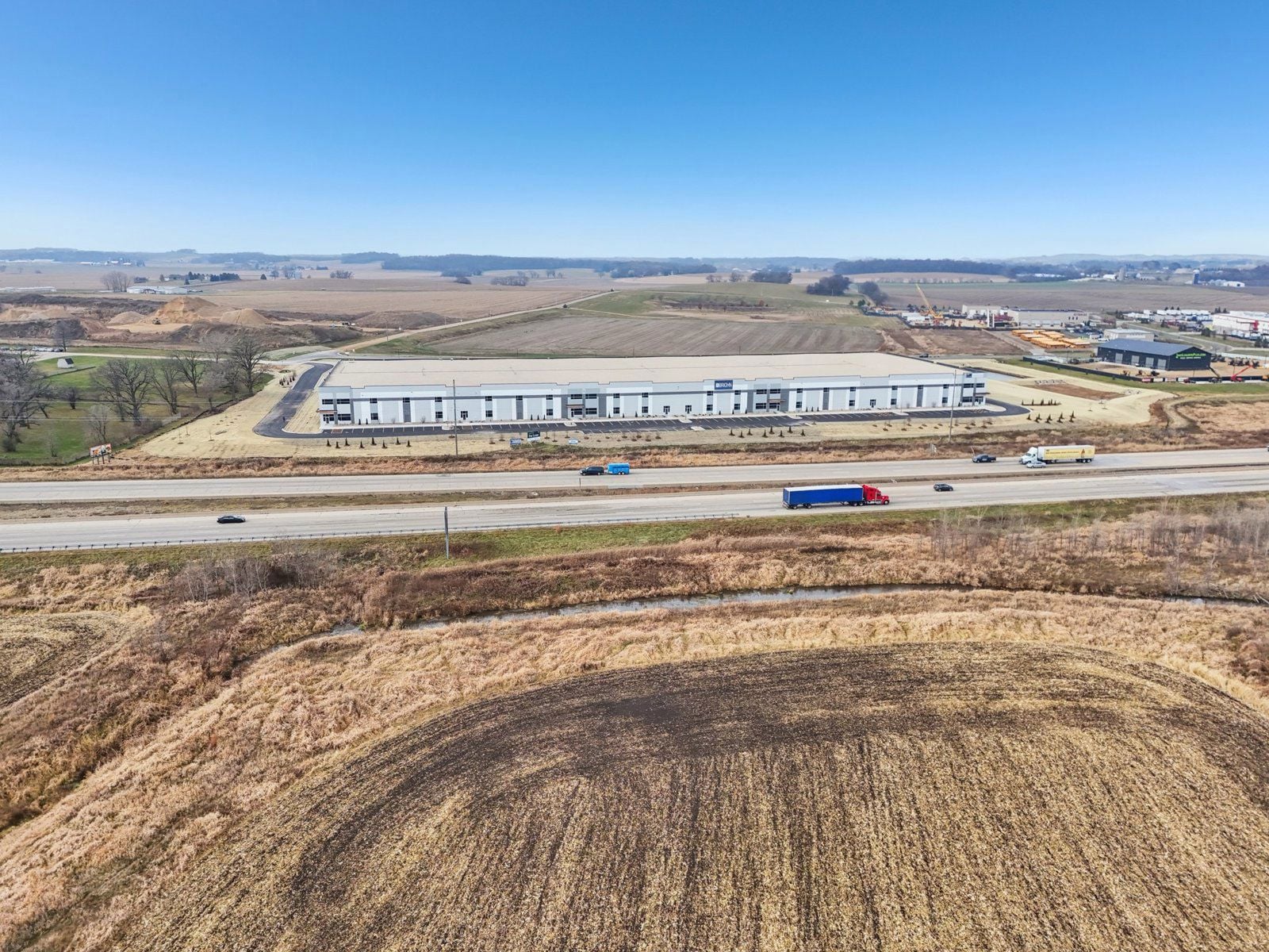 5-web-or-mls-Cake Parkway-S2511-005