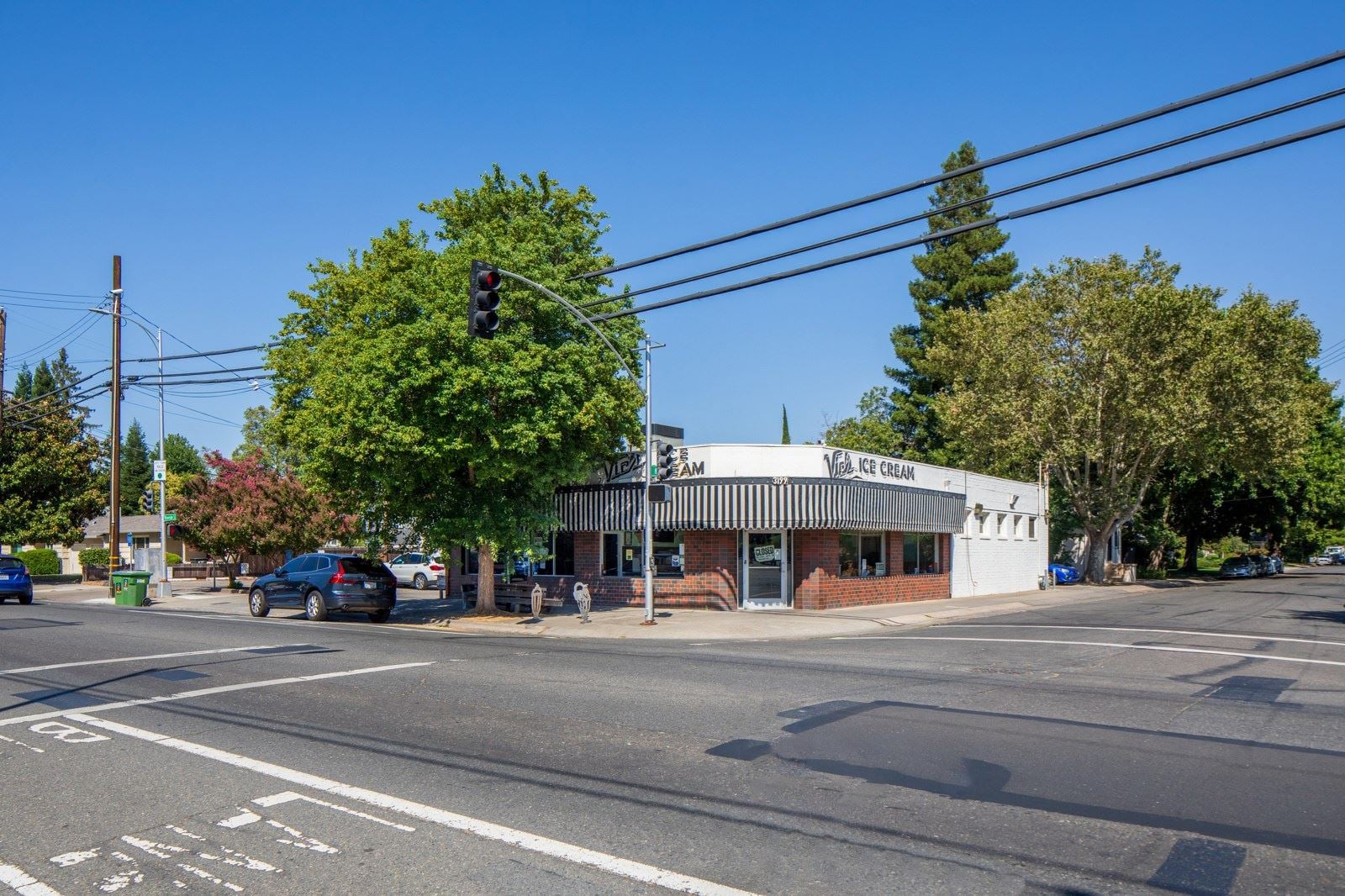 Exterior_55D42327-HDR