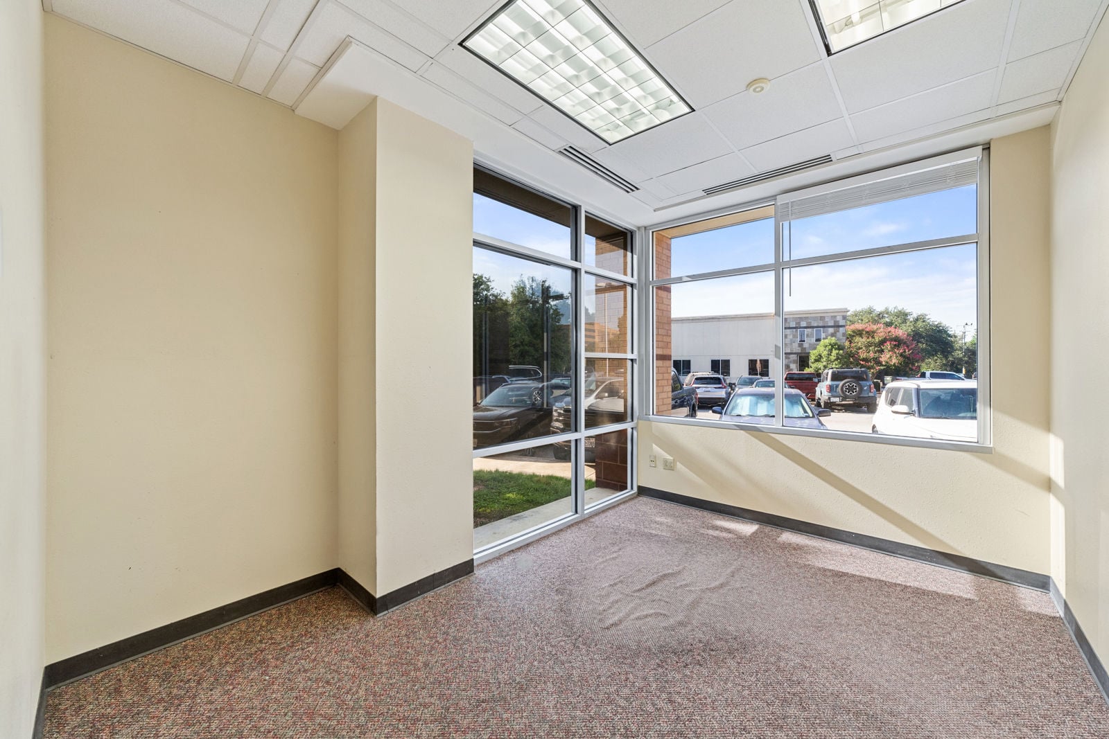 Wade Office Building 12950 Country Parkway - Image 12