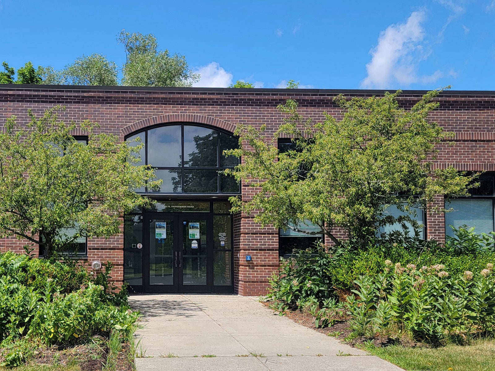 2432 N Triphammer_01_1600px