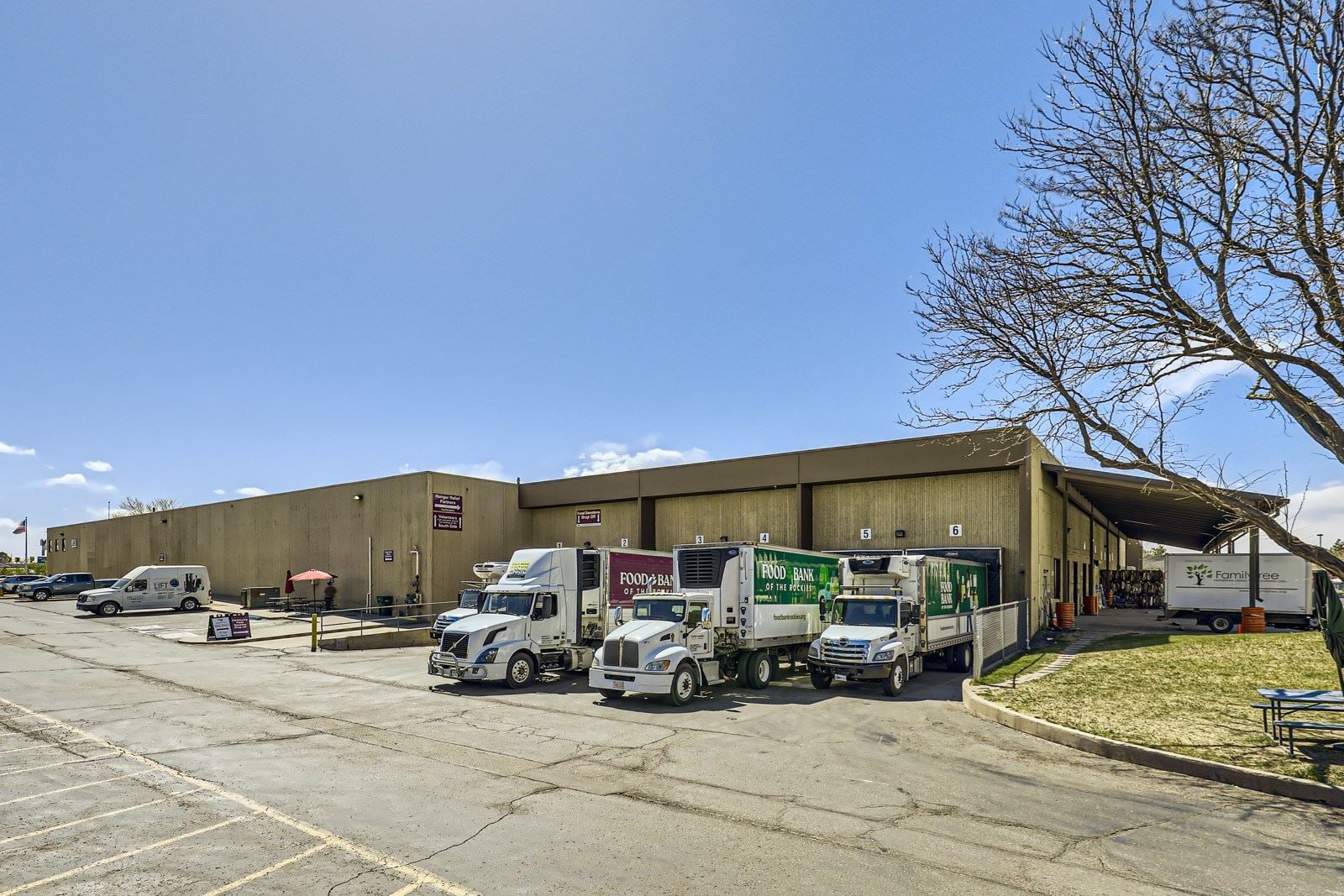 10700 E. 45th Ave - Print Quality - 004 - 06 Exterior