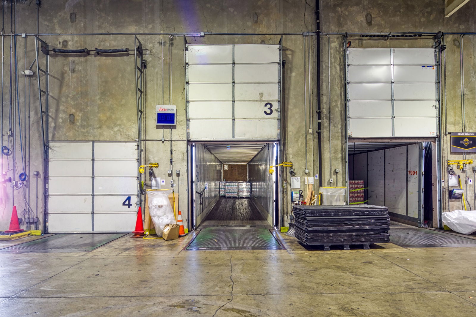 Interior_Warehouse_55D43313_HDR