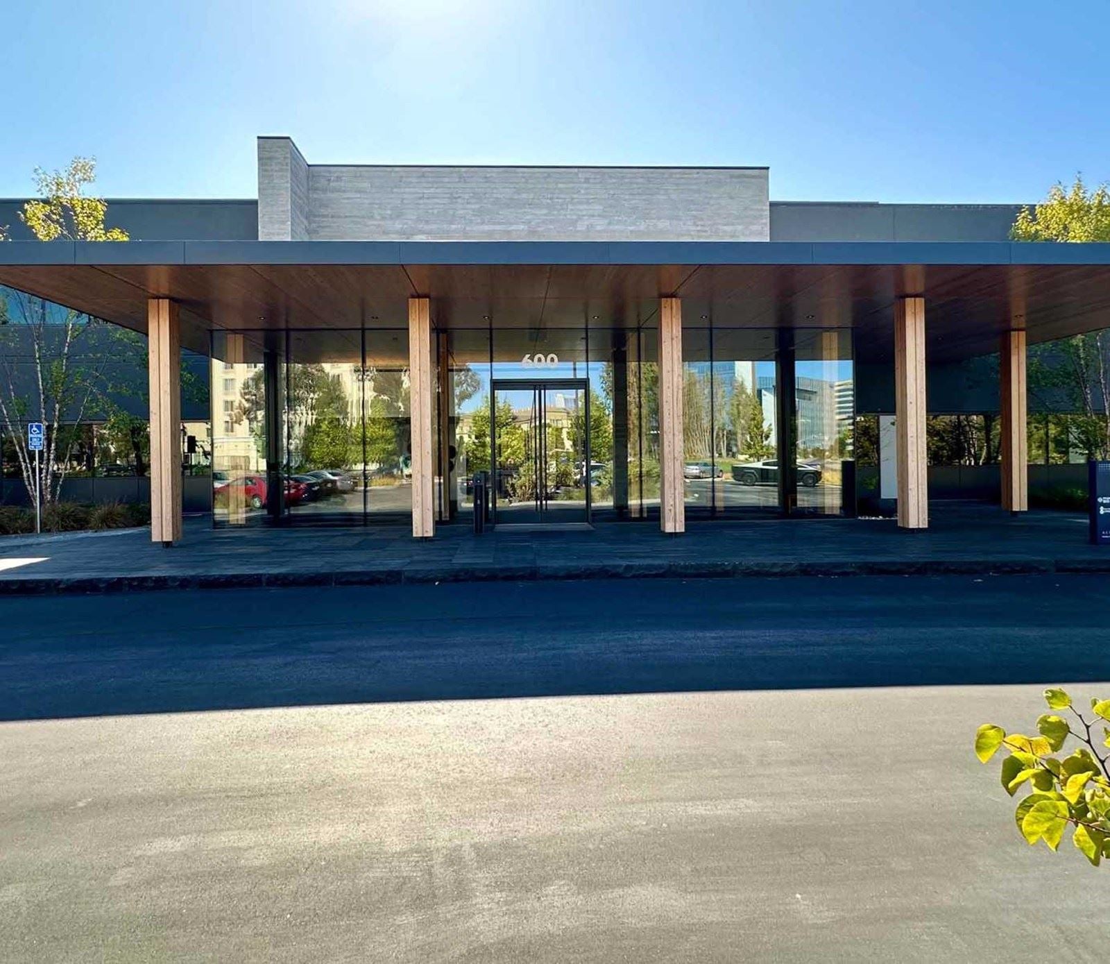 600 Gateway Blvd_pic