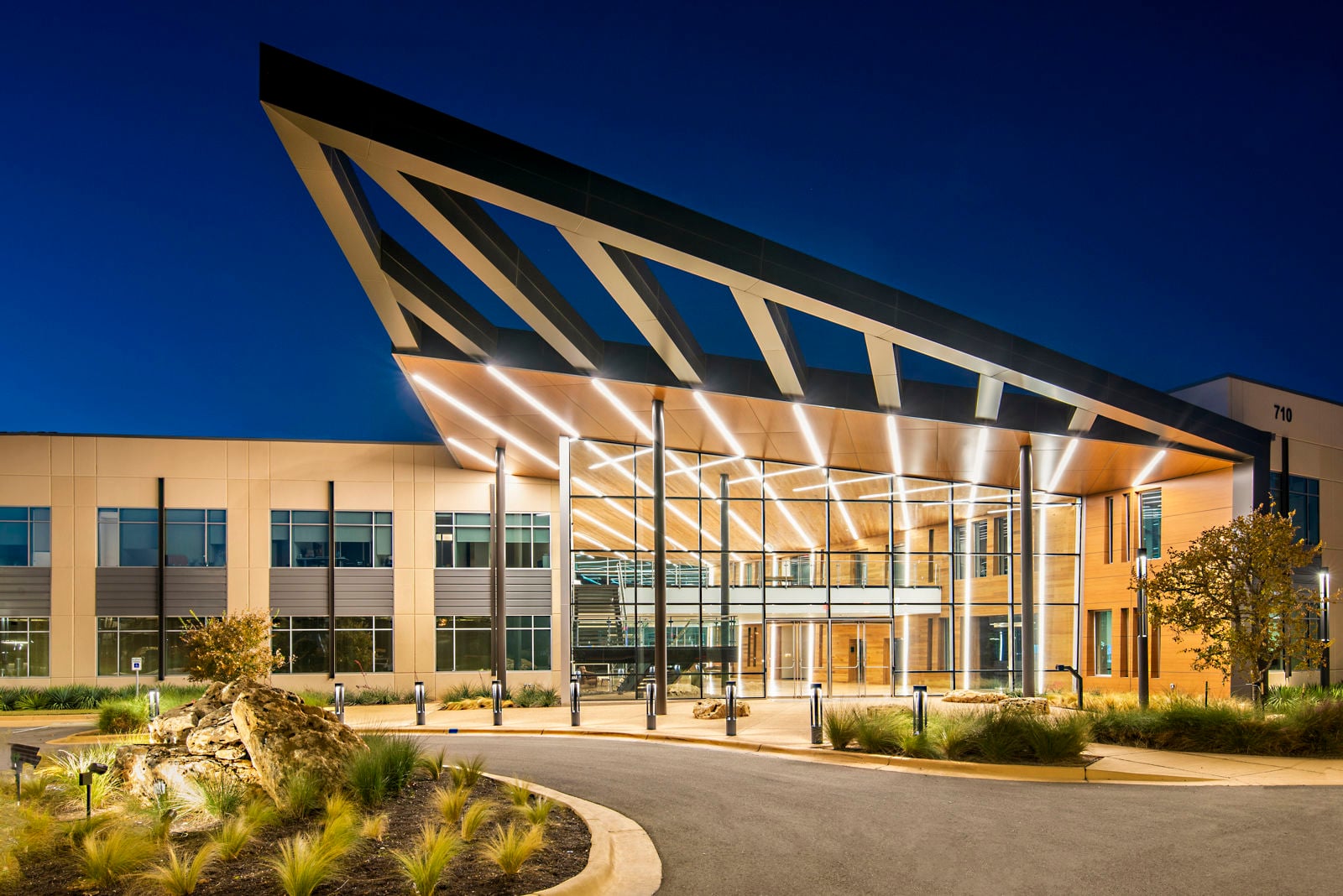 ScottMasonPhoto_MarkIVCapital_SummitIIFronterra_ExteriorTwilight3