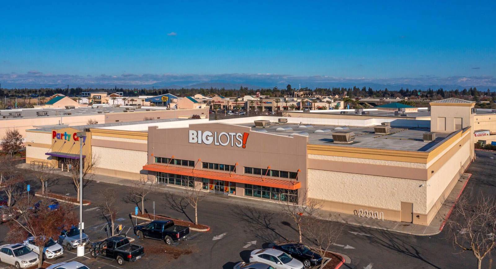 7370 N Blackstone-Fresno_FINAL