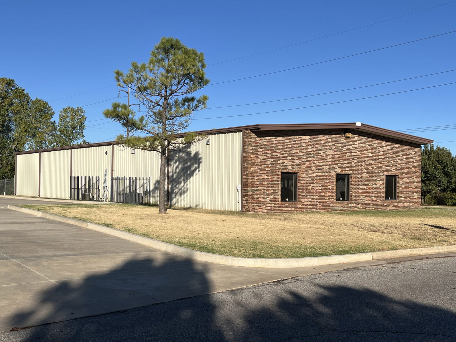 Main Photo - 8213 N Glade