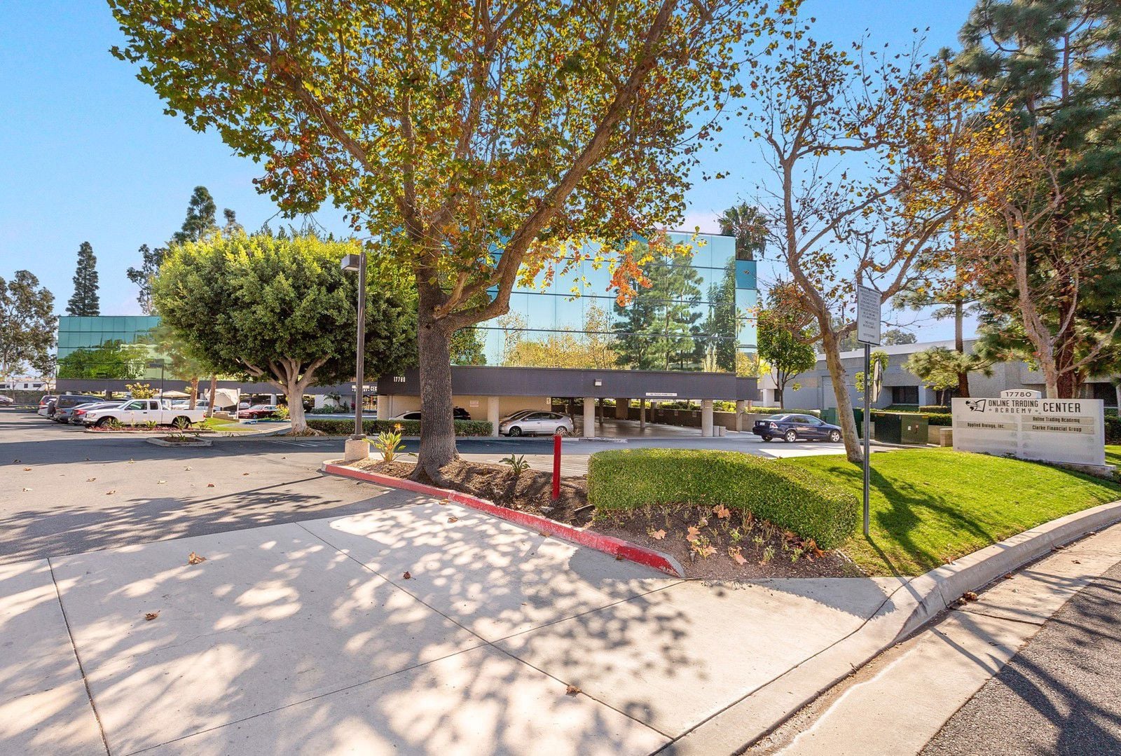 004_Front Sign and Entry 
