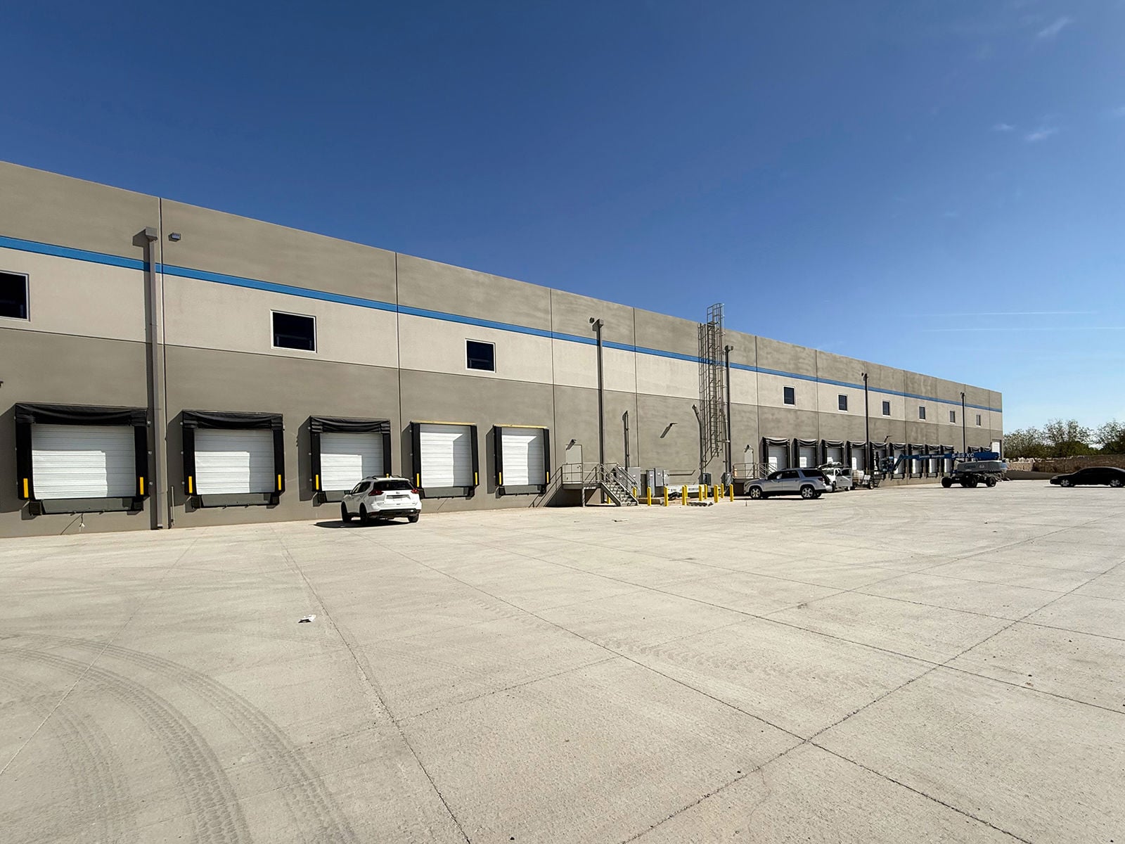 9701 Joe Rodriguez Drive - Building Photo (Dock Doors)