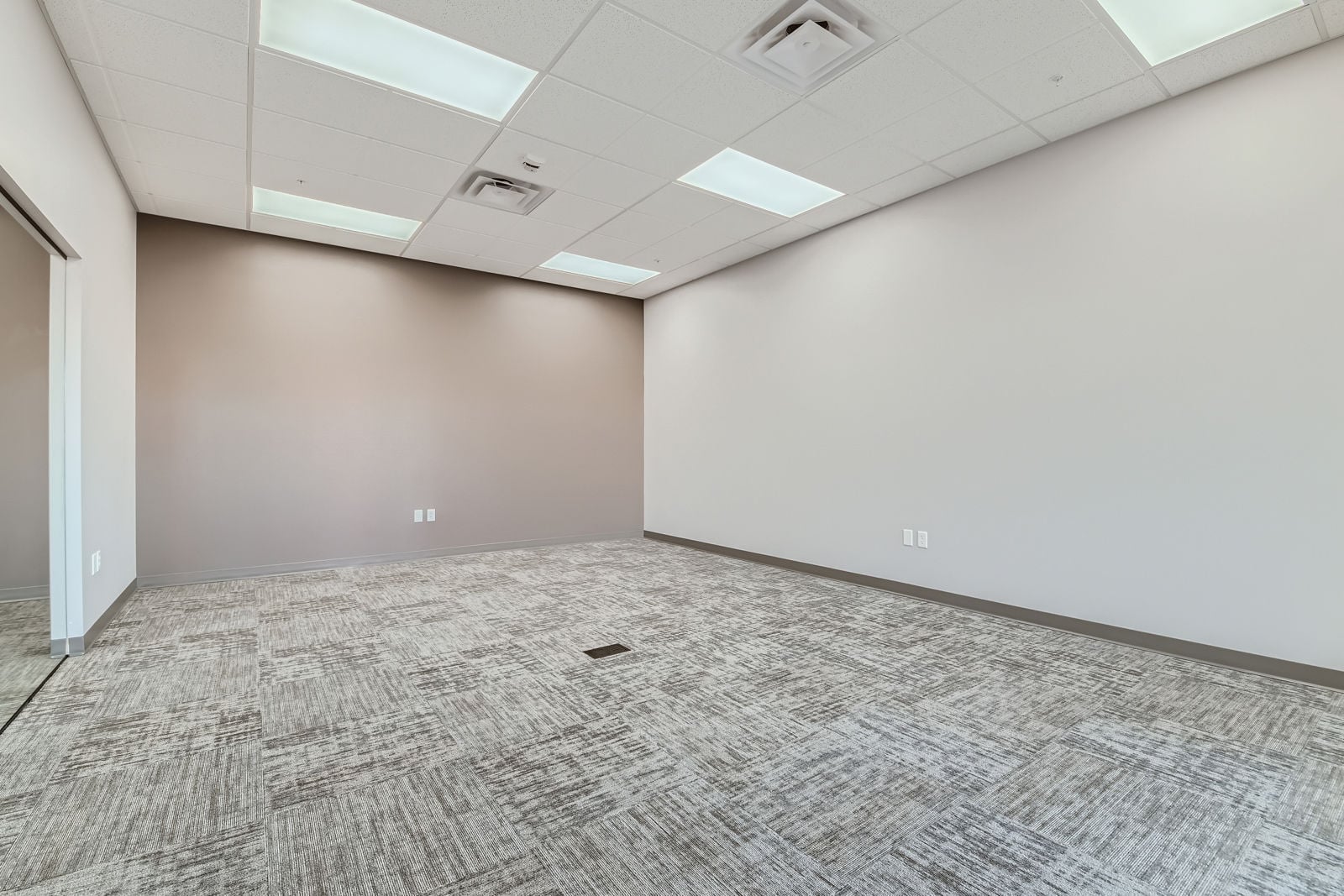 22250 E I76 Frontage Road-print-021-019-Conference Area-3600x2400-300dpi