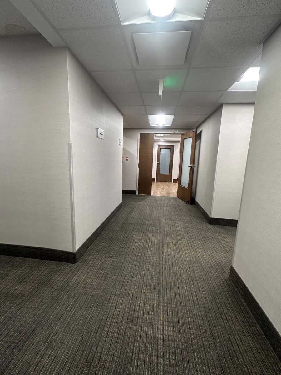 599 Farmington Ave_inside hallway