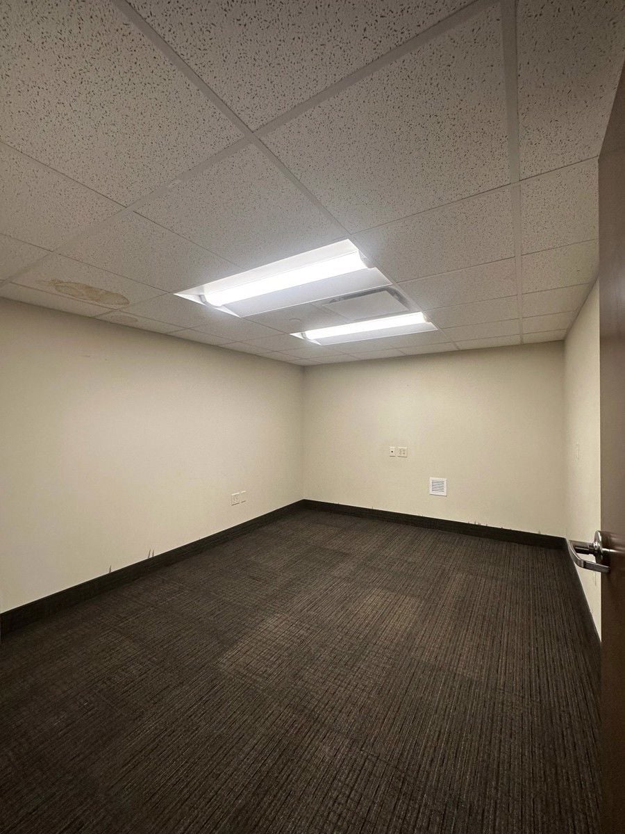 599 Farmington Ave_office space 2